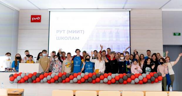 В университете транспорта на Образцова прошла квест-экскурсия для школьников