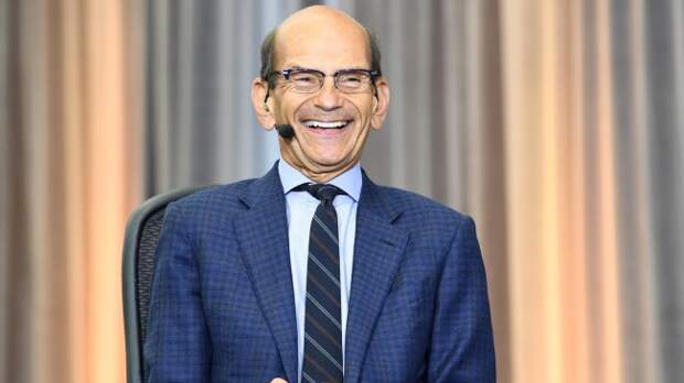 Paul Finebaum on set for a show.