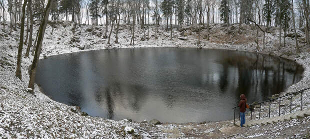 Кратер Каали (остров Сааремаа, Эстония)