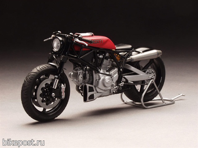 Кастом Ducati Flat Red
