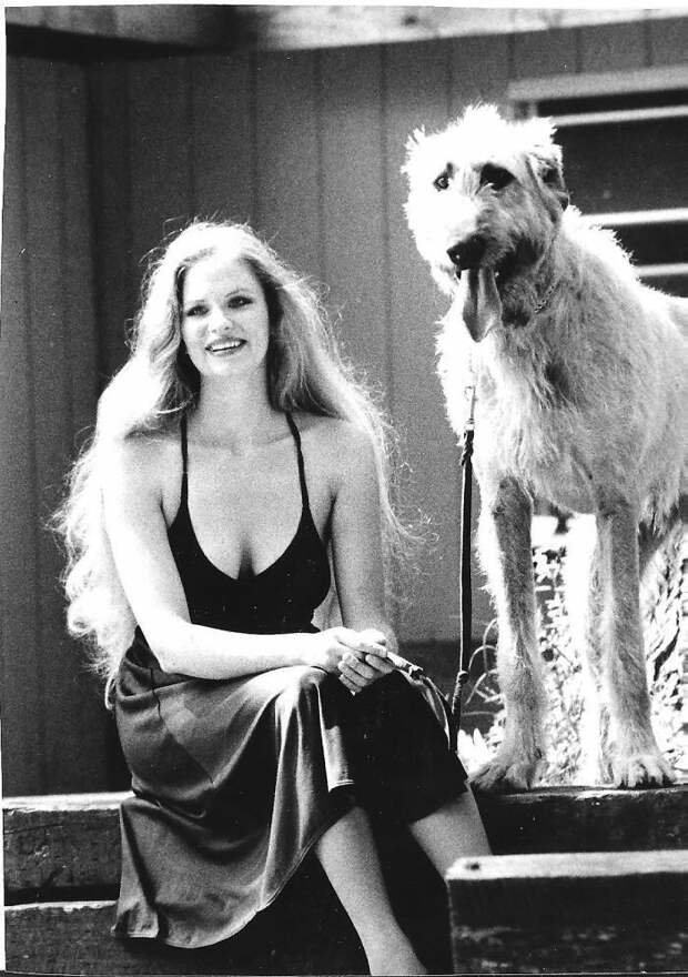 6. "Моя бабушка и ее ирландский волкодав, 1974 г." волкодав, волкодавы, домашние питомцы, забавные собаки, собаки, собаки и дети, собаки и хозяева, фото собак