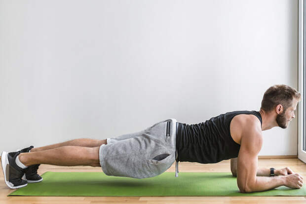 Тренер Коляда: берпи — одно из самых эффективных упражнений для тренировки дома