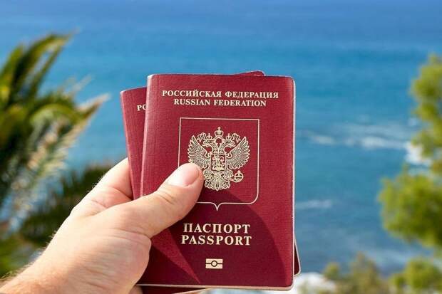 Россиянам напомнили о необходимости проверять данные в своих заграничных паспортах перед отпуском