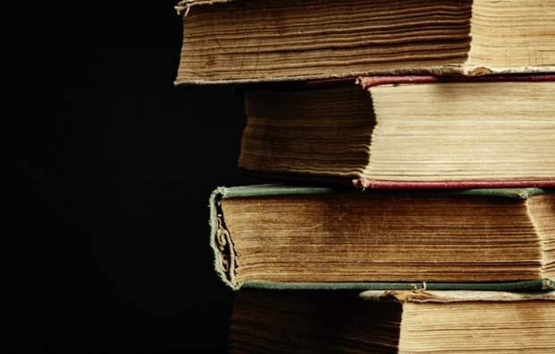 Почему пахнут старые книги?