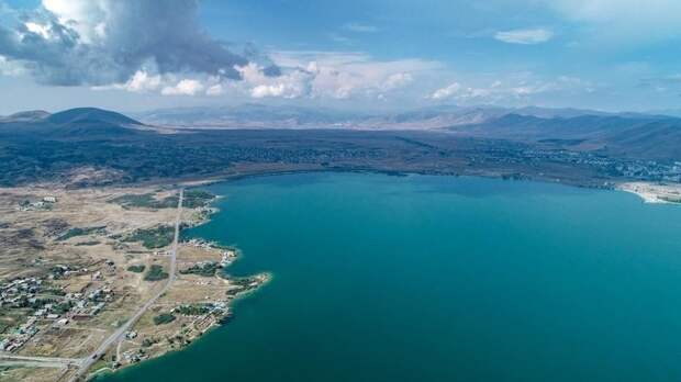 Зачем уровень озера Севан в Армении понизили на 40 метров, и к чему это привело 