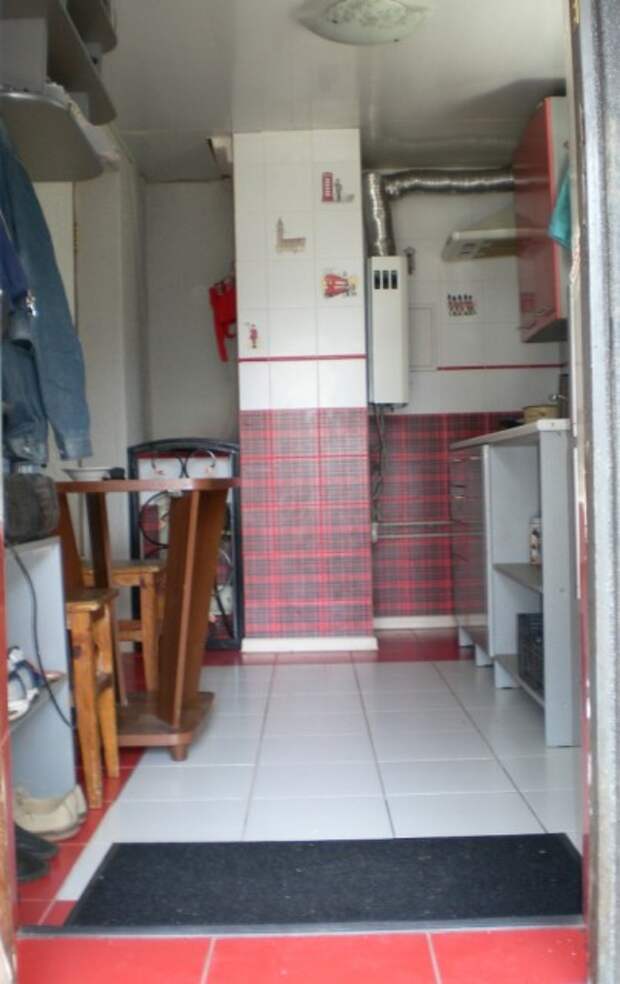 Узкая кухня 8 кв.м в частном доме (17 фото)