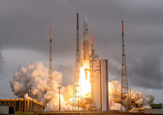 Пуск ракеты Ariane 5 с телескопом JWST. Фото ЕКА/Arianespace/CNES/Optique Vidéo du CSG