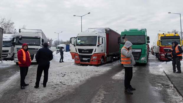 Польские фермеры на границе Польши и Украины возобновили блокировку пунктов пропуска, которая приостанавливалась на...
