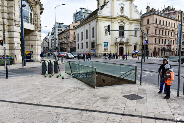 Наземный переход рядом с подземным (+вход в метро), Будапешт