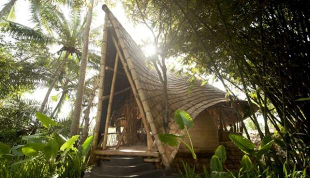 Дом из бамбука на Бали ...