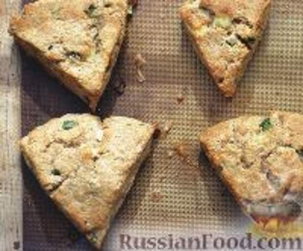 Фото к рецепту: Песочные сконы с сыром и перцем