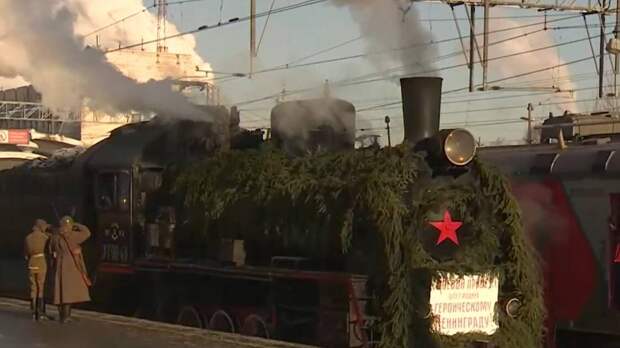 Праздничная реконструкция: на Финляндском вокзале вспомнили прибытие Поезда Победы