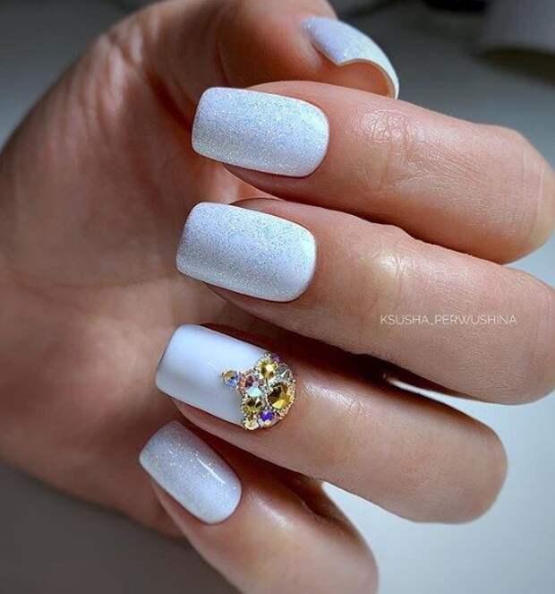 Белый маникюр на короткие ногти