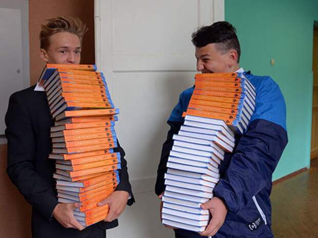 В школы Донецка и Луганска доставят учебники из Москвы