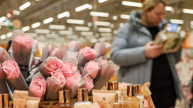 В Госдуме предложили увеличить лимит на подарки учителям до 10 тысяч рублей