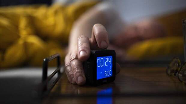 Врач указала на негативное последствие привычки откладывать будильник