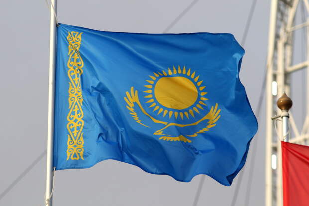 В Казахстане прошло открытие памятника первому министру обороны