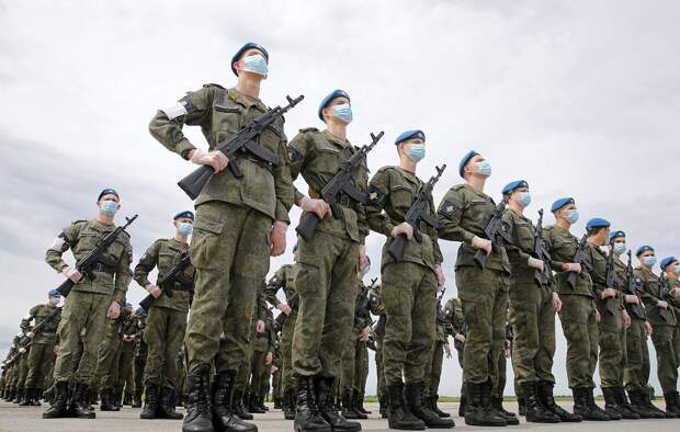 Военнослужащим и силовикам с октября повысят оклады на 3%
