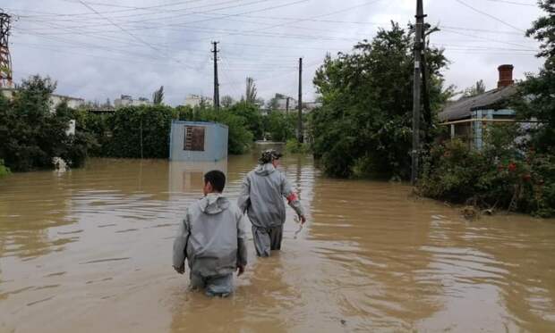 Самое страшное — не потоп: жители Керчи рассказали о попытках таксистов нажиться на беде