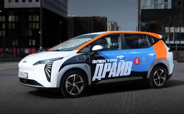 Столичные автопарки пополнились новыми электромобилями UMO 5