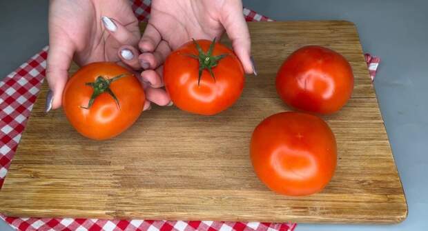Превращаю магазинные безвкусные помидоры в сладкие и ароматные при помощи простого способа
