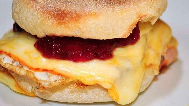 http://ichef.bbci.co.uk/news/ws/624/amz/worldservice/live/assets/images/2015/11/27/151127110711_food_cheeseburger_624x351_jeffreywflickrccby2.0_nocredit.jpg