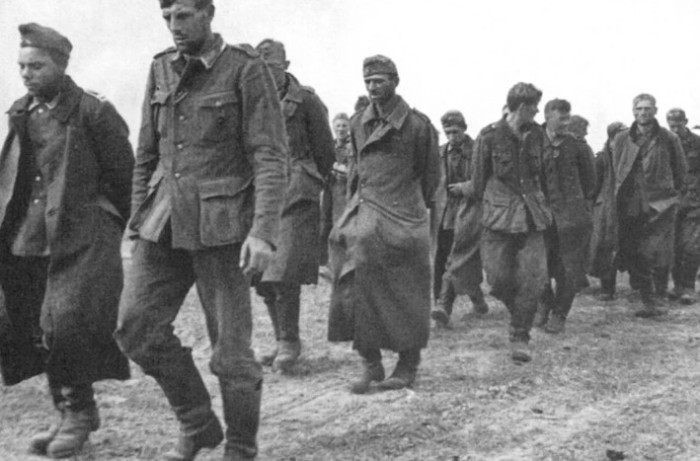 Возвращение солдат Вермахта было вовсе не таким радостным, как ими планировалось изначально. Возвращение солдат Вермахта было вовсе не таким радостным, как ими планировалось изначально.