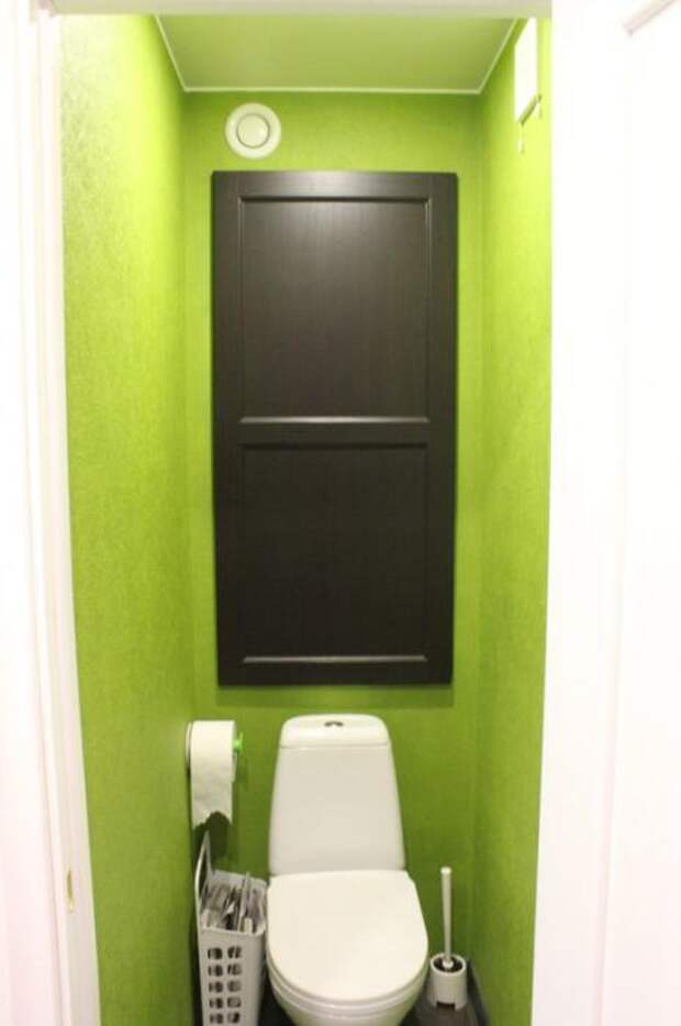 Закрывается дверь в ванной. Дверцы мебель сантехшкаф санузел. Двери для шкафчика в туалете. Сантехнический шкаф в туалет. Дверцы для сантехнического шкафа в туалете.