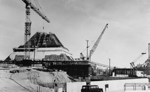 База Стенли Микельсона В 1975 году в Северной Дакоте была поставлена на боевое дежурство база Стэнли Микельсена. Ее противоракеты должны были прикрывать баллистические ракеты, которые теоретически были бы запущены США в качестве ответного удара.