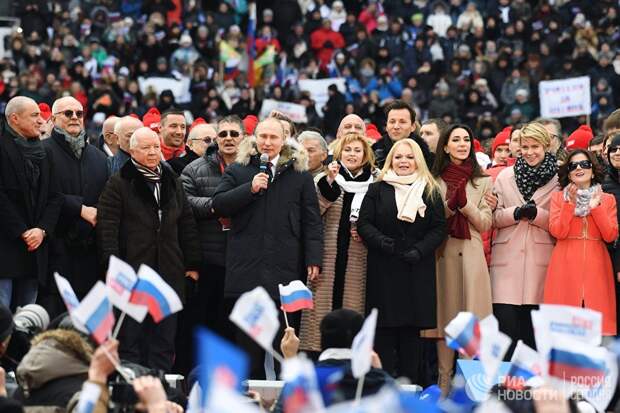Кандидат в президенты РФ Владимир Путин на митинге За сильную Россию! на стадионе Лужники