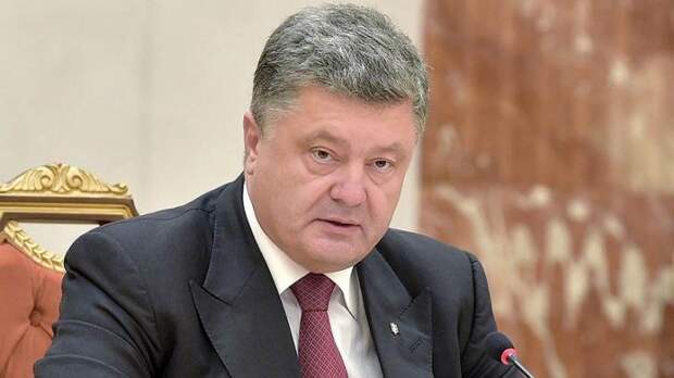 Порошенко приготовил украинский флаг для Севастополя Порошенко приготовил украинский флаг для Севастополя
