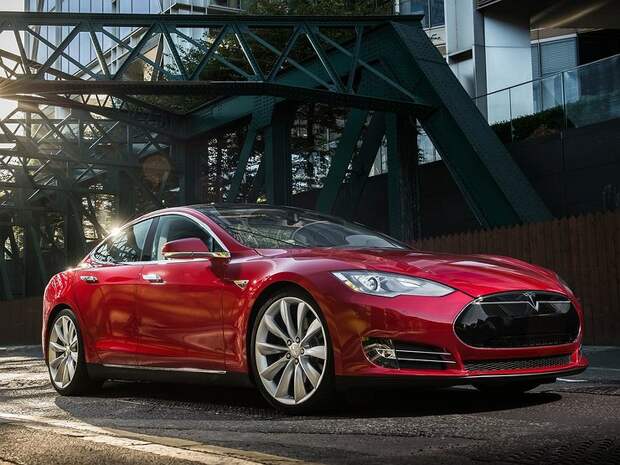 Tesla Model S проехала без подзарядки более 900 километров