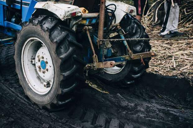 В Курской области ВСУ нанесли удар по трактору в селе Троицкое