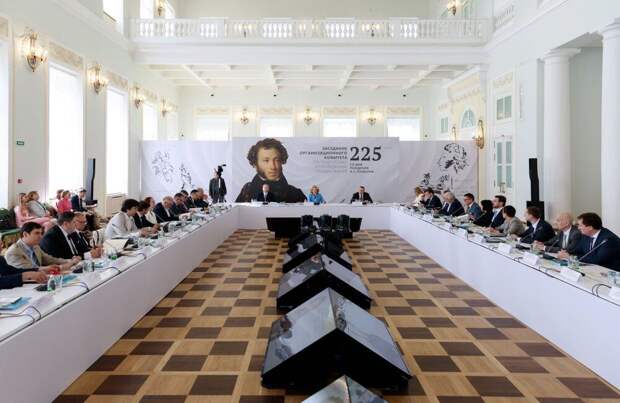Андрей Малышев обсудил празднование 225-летия Пушкина на заседании оргкомитета