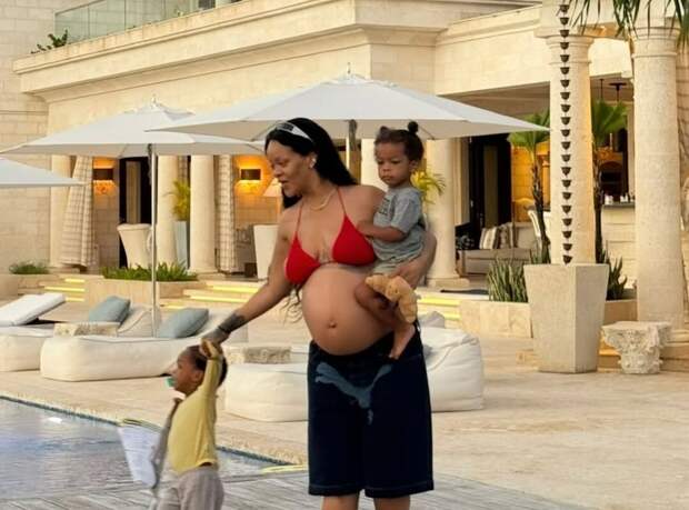 Певица Рианна пошутила, что забеременеет в 2026 году