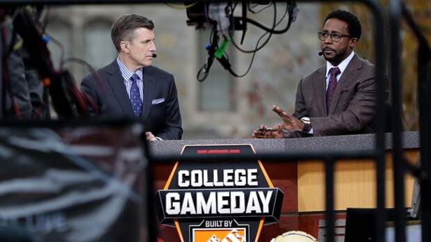 Rece Davis and Desmond Howard on set for College GameDay.