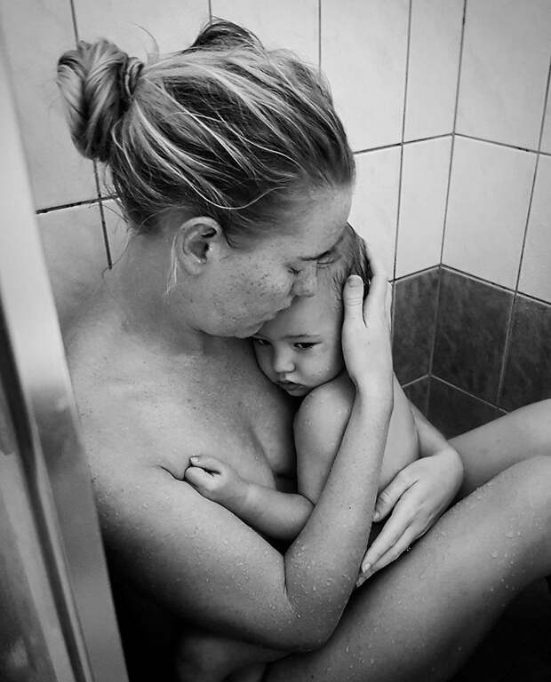 Ее 5-летний сын зашел в ванную и сделал это фото. Реакция матери буквально взорвала Интернет!