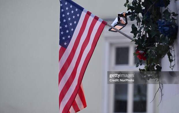 США вводит визовую паузу для 75 стран, включая Россию