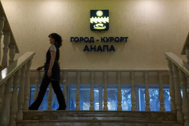 Собрались вместе казаки и школьники: в Анапе торжественно открыли бронзовый памятник князю Владимиру