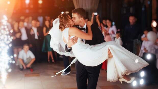 Более 350 пар хотят заключить брак в День всех влюбленных в Московской области