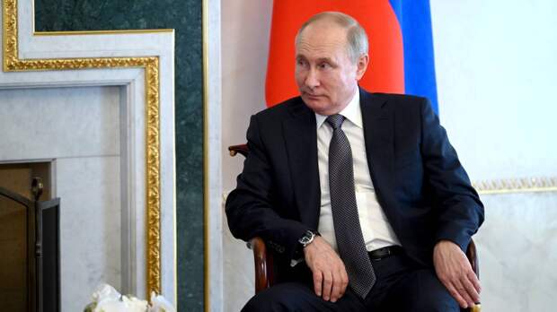 Немецкий политик Хампель похвалил борьбу Путина с переписыванием истории