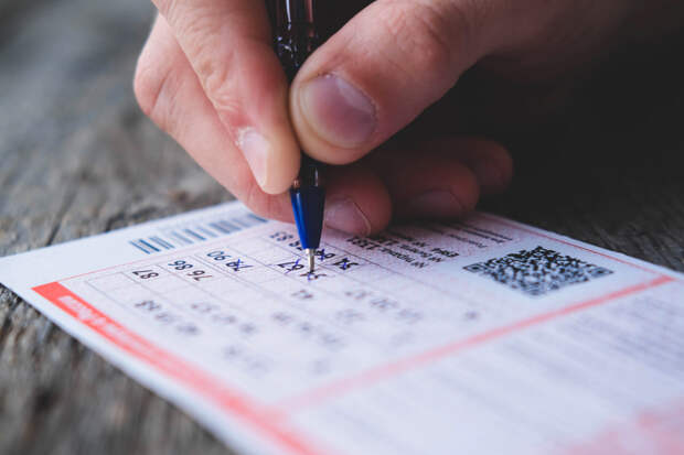 Мужчина дважды выиграл в одной и той же лотерейной игре за месяц