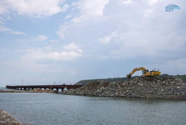 Мост в Крым: начато строительство судоходной части