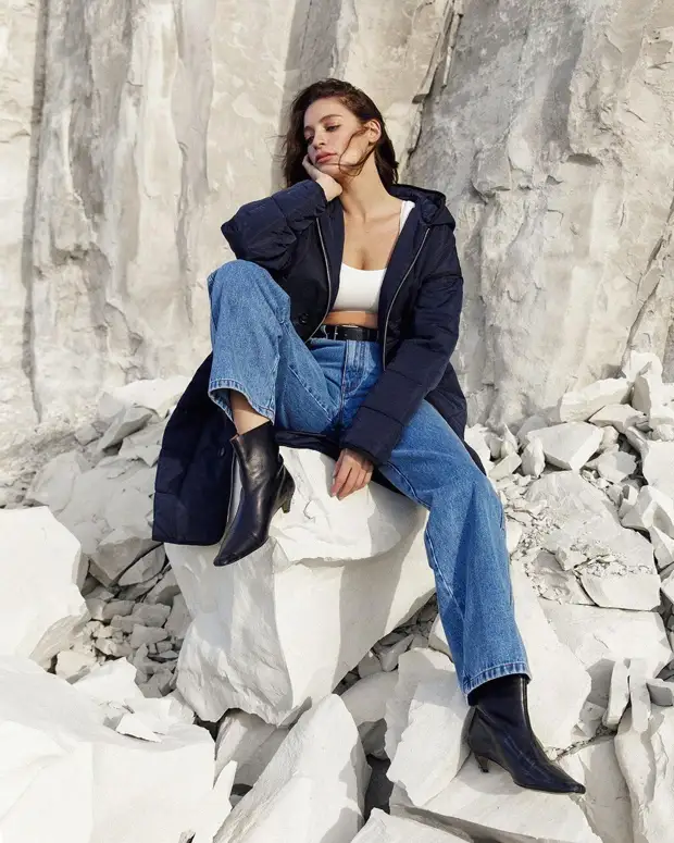Модные джинсы весны 2021: фасоны, которые стоит выбрать для создания стильного образа