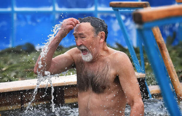 Священник Волков объяснил, что можно и нельзя делать с крещенской водой