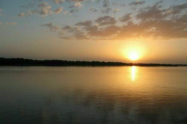 В Новой Каховке обеззараживают местность после схода воды