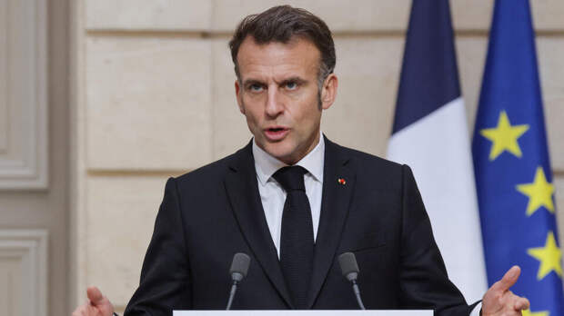 Макрон призвал страны со "средним влиянием" объединиться против США