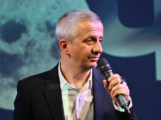 Богомолов попросил освободить его от должности руководителя в Школе-студии МХАТ