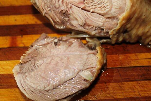 Тушеная голень индейки: Нежнейшее мясо за два часа