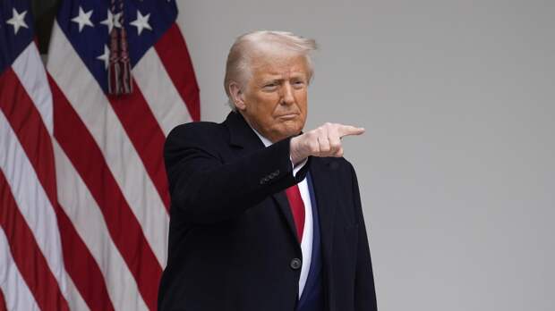 Российским депутатам подарили носки с изображением Трампа